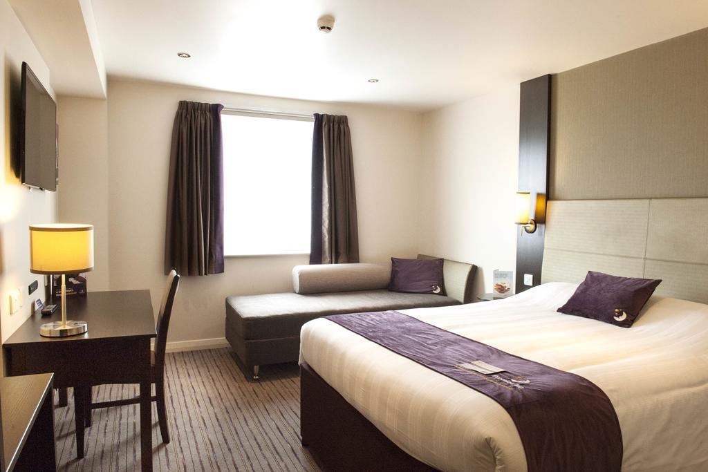Premier Inn York North Room photo